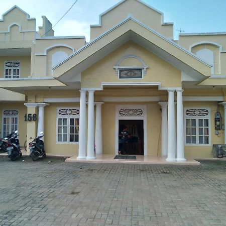 Hotel Pekalongan Syariah Mitra Reddoorz Esterno foto