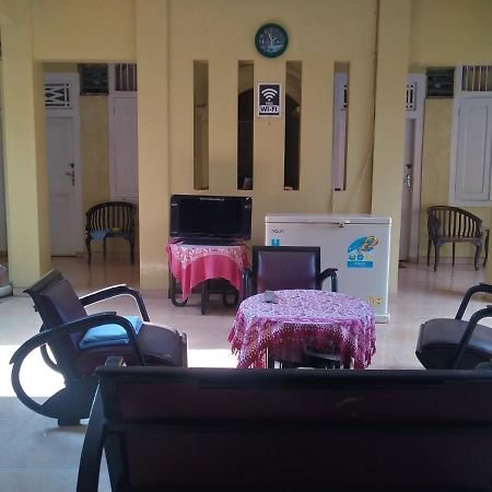 Hotel Pekalongan Syariah Mitra Reddoorz Esterno foto