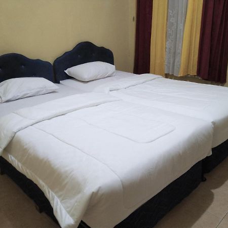 Hotel Pekalongan Syariah Mitra Reddoorz Esterno foto