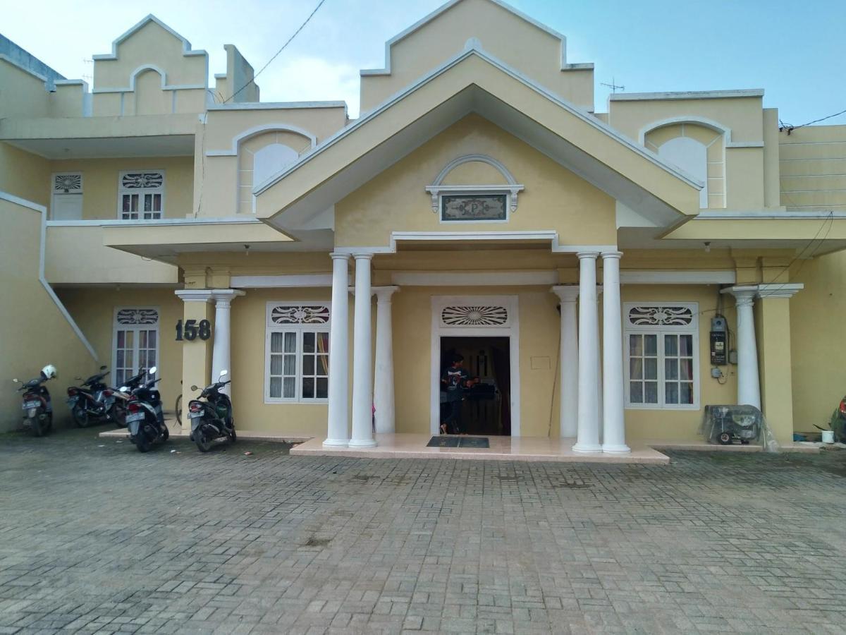 Hotel Pekalongan Syariah Mitra Reddoorz Esterno foto