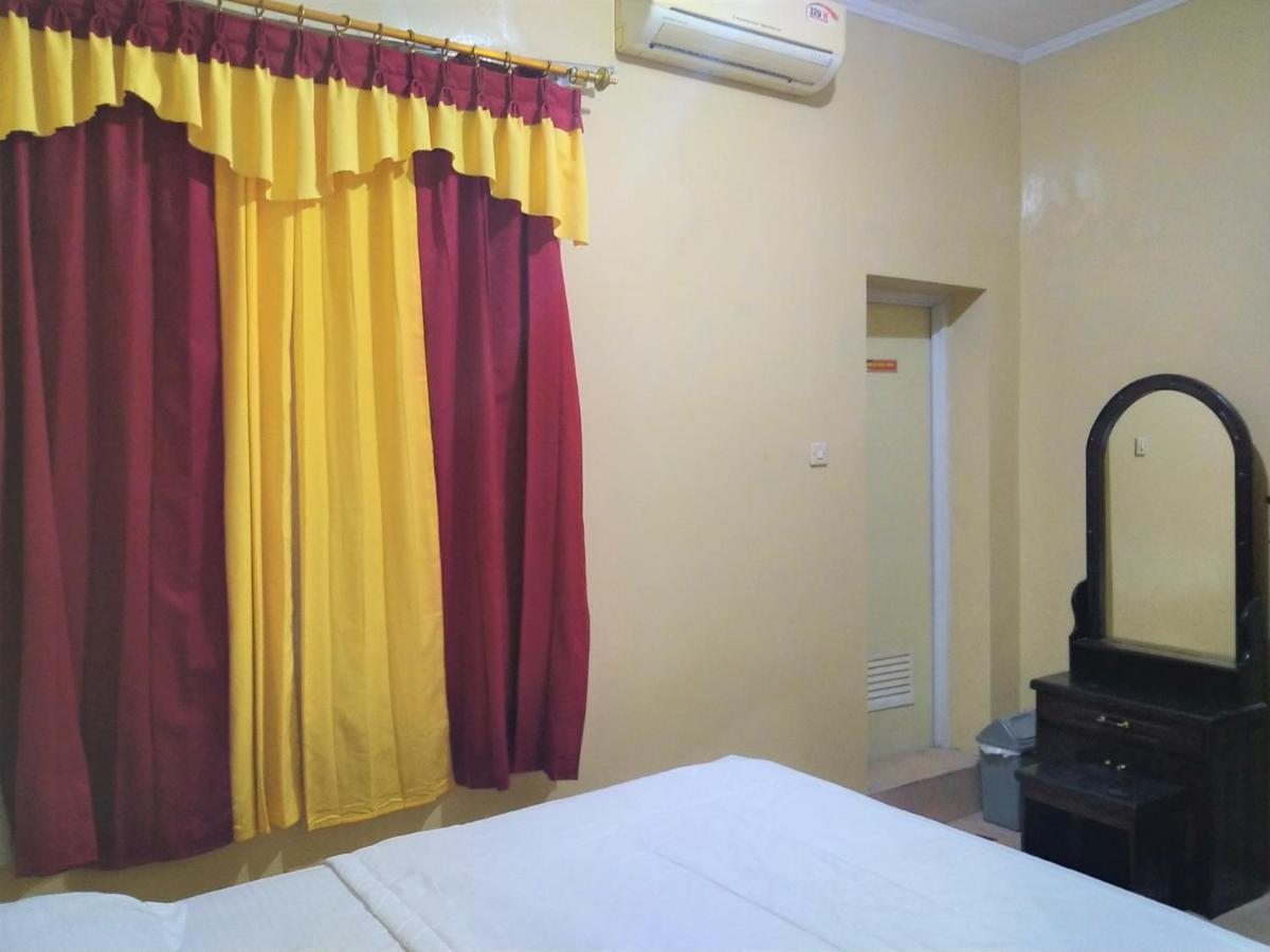 Hotel Pekalongan Syariah Mitra Reddoorz Esterno foto